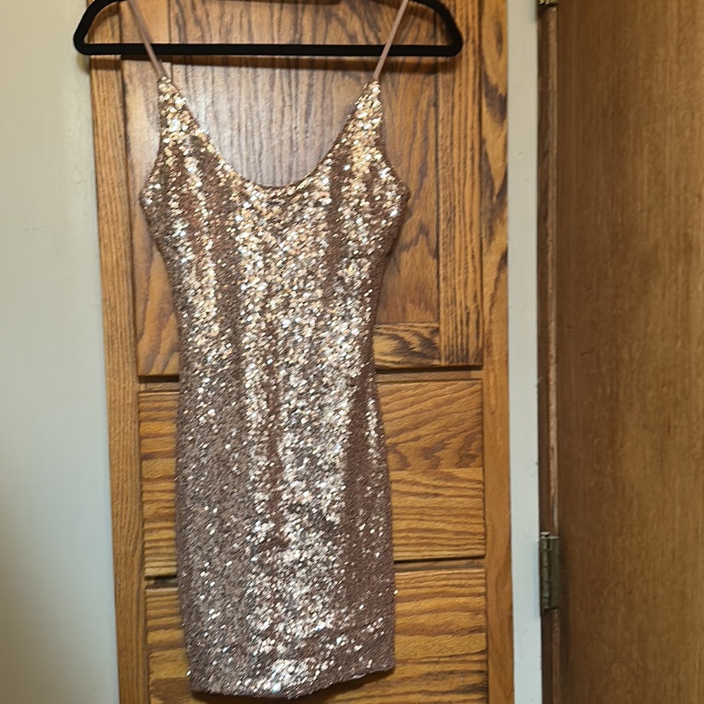 Re-poshing loved it, wore it for New Year’s for three hours!! - Picture 3 of 3